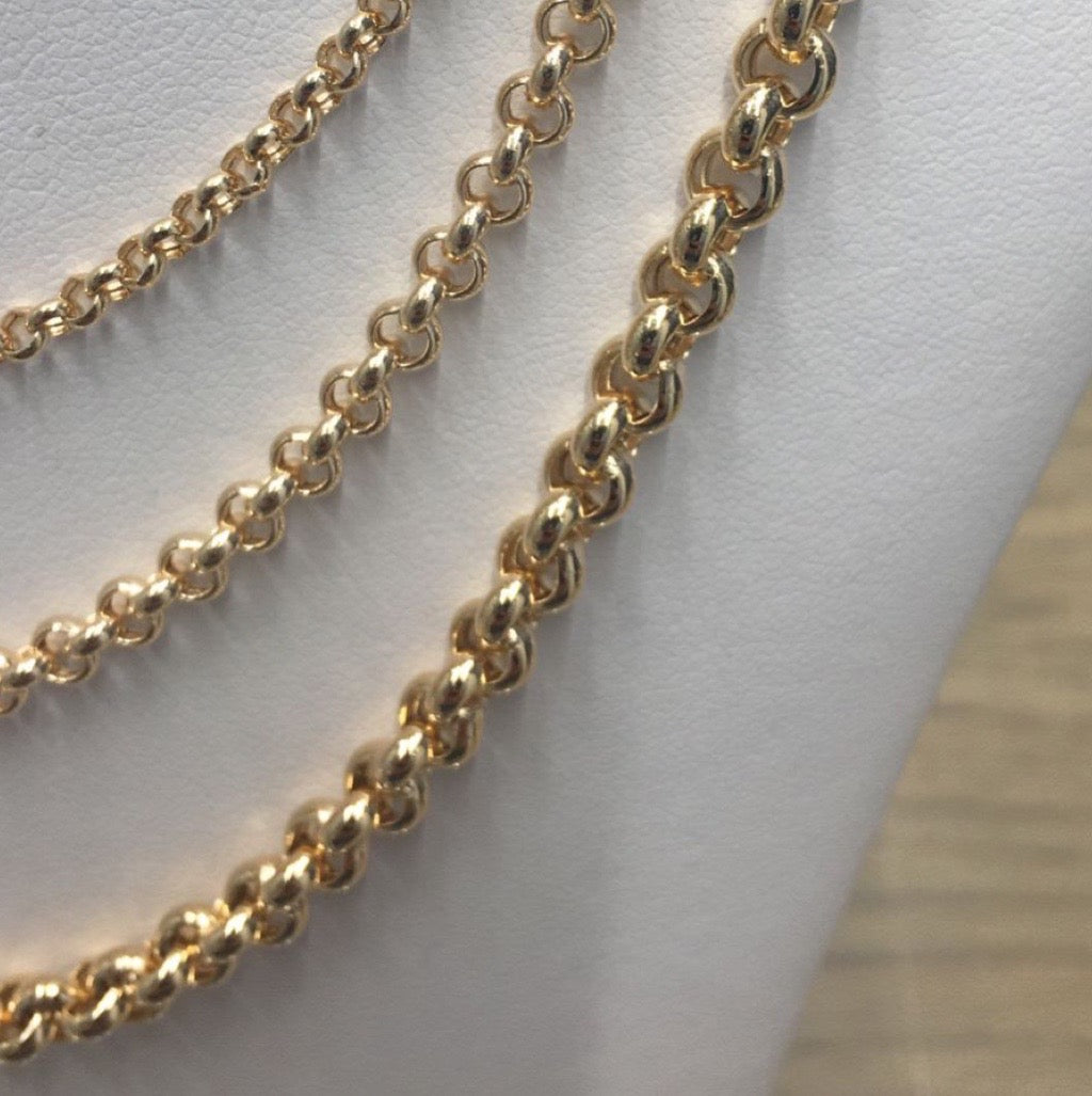 9kt gold belcher necklaces up close on mannequin