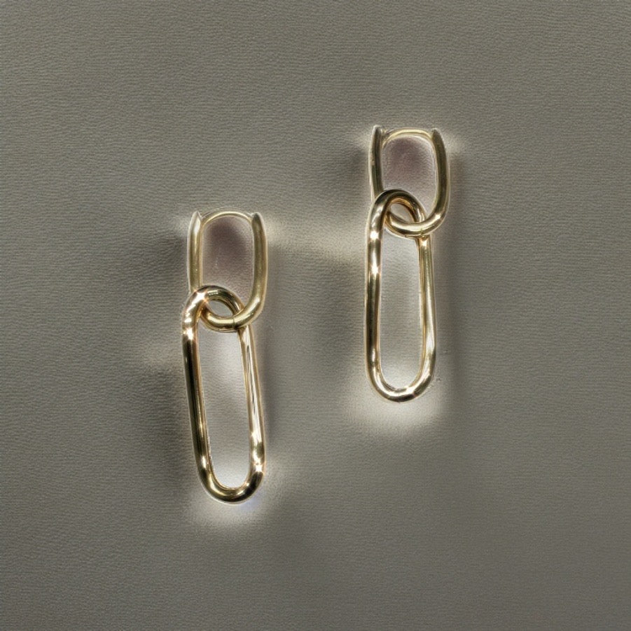 link_on_link_huggie_earrings in 9kt yellow gold